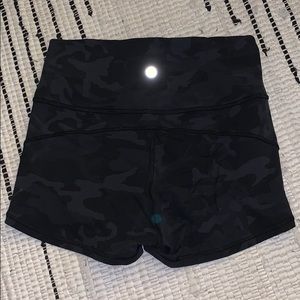 lululemon athletica Shorts - Lululemon RARE camo shorts 2.5 inseam lululemon athletica Shorts - Lululemon RARE camo shorts 2.5 inseam